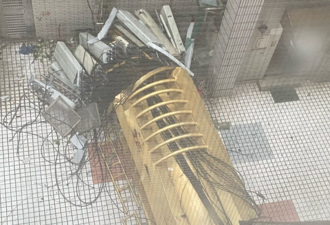 比斷水電可怕！屏東基地台「8樓墜中庭」 住戶哀號：還我網路