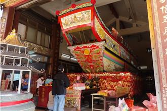 山陀兒颱風減弱　東港迎王遷船遶境照常舉行