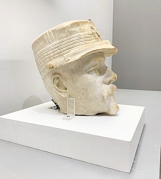 兒玉源太郎頭像 確認大理石材質