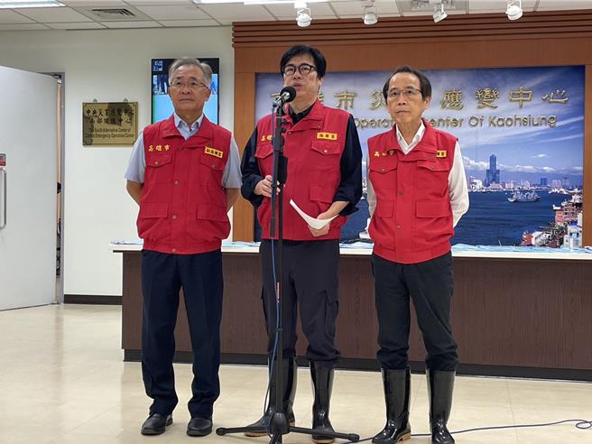 山陀儿颱风强势来袭，高雄市长陈其迈3日上午主持山陀儿颱风灾害应变中心第4次工作会议。（洪浩轩摄）