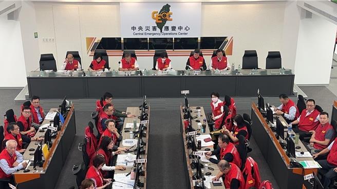 中央災害應變中心3日上午9時30分舉辦第12次工作會報，不過隨著各部會報告進行，內政部長劉世芳也兩度點名基隆市，並要求各部會與基隆聯繫。（賀培晏攝）