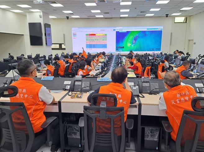 新竹縣政府災害應變中心統計2、3日災情通報，截至3日上午10時，新竹縣共受理44案災情通報，並撤離尖石、五峰、橫山共91人。（新竹縣府提供／邱立雅竹縣傳真）