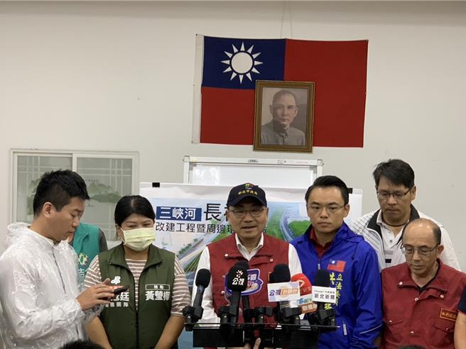侯友宜指示，長福橋工程期間經歷凱米、山陀兒颱風，除全力防颱外，防汛的撤離工作要做到位。（高鈞麟攝）
