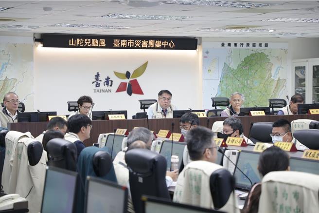 黄伟哲今早主持灾害应变中心第5次工作会报。（台南市政府提供／曹婷婷台南传真）