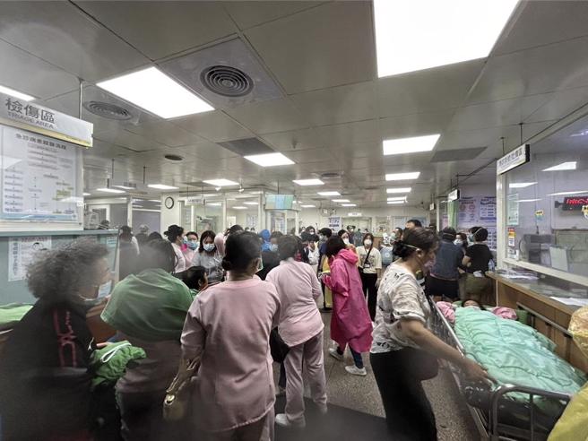 東港安泰醫院火警已8死 仍有1患者1員工失蹤。(謝佳潾攝)