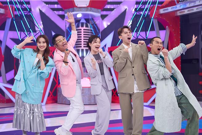 吳姍儒（左起）、許效舜、楊小黎、黃豪平、浩子。（公視台語台提供）