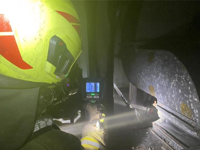 基隆长庚医院于3日中午12时惊传火警，位在医院13楼的顶层管道间突然冒出大量白烟，基隆市消防局紧急前往灌救，并成功疏散126人，无人员受困。（基隆市消防局提供／徐佑升基隆传真）