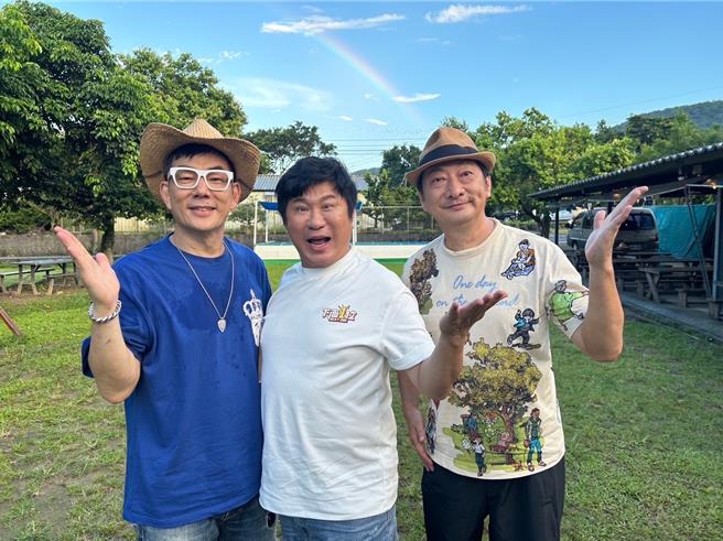 任贤齐（左起）、胡瓜、九孔师徒齐聚。（《下面一位》提供）