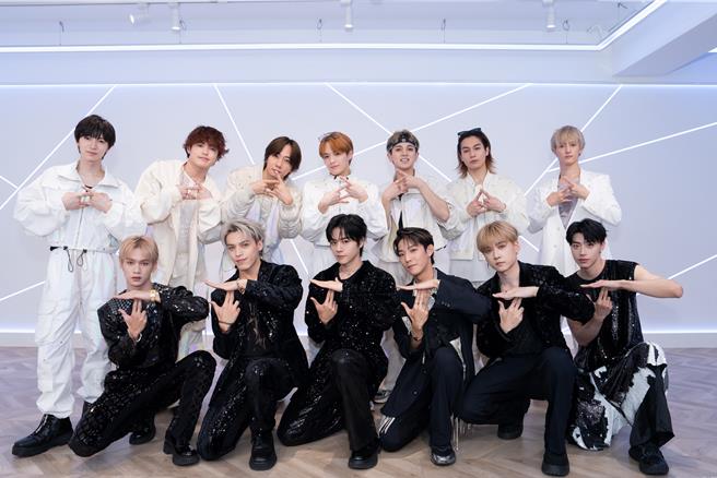 Ozone（下排）日前与日本男团Travis Japan合拍Reels影片。（索尼音乐提供）