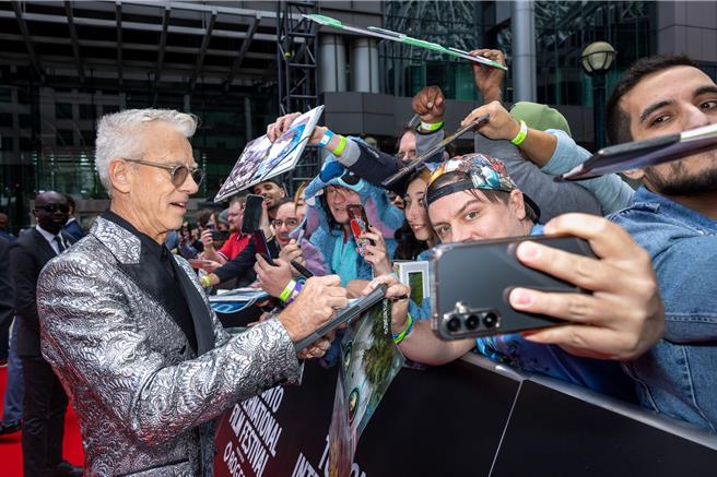 克里斯桑德斯日前為《荒野機器人》出席多倫多影展宣傳。（UIP提供）