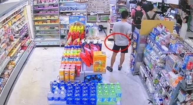 王姓男子想买保险套却因超商人太多羞于启齿，乾脆改买为偷反遭逮。（读者提供／程炳璋）