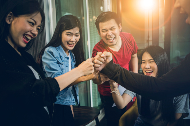 天秤、狮子、巨蟹、双鱼、双子5星座人缘最好，是朋友相聚时的开心果。（示意图：Shutterstock／达志）