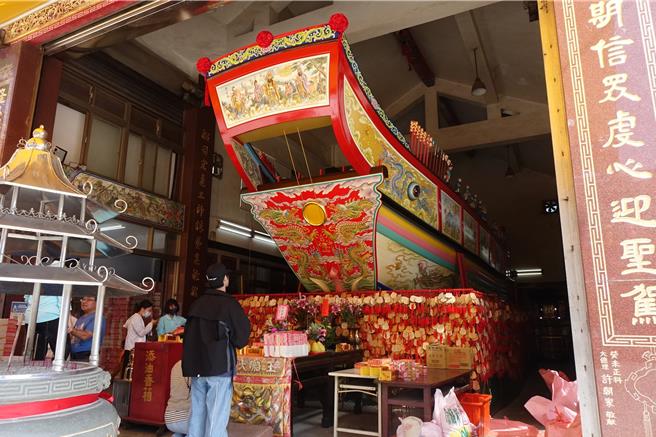 東港迎王平安祭典取消中區與農區遶境，但4日的王船遶境如期舉辦。（資料畫面）