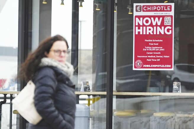 素有「小非农」之称的ADP就业报告显示，美国9月民间就业人数增加14.3万人，优于市场预期。图／美联社