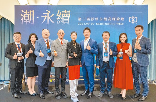 JTCA猶台文化交流協會創始人薛智偉（左四起）、坣娜與台北市長蔣萬安、相信閱讀創辦人鄭莉穎（右二），邀請大家一同打造淨零綠生活。圖／主辦單位提供