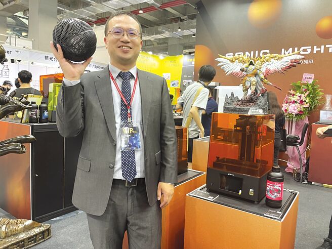 普罗森科技执行长吴彝任表示，Phrozen 3D列印品为台湾的3D技术与产业应用带来许多亮点，备受国际大厂及品牌商瞩目。图／李水莲