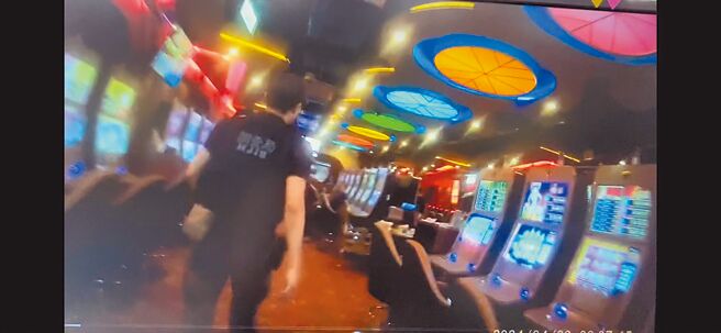 新竹地检署侦办新竹市警局警官涉嫌收受赌博集团贿赂，2日侦结起诉17人。（新竹地检署提供／邱立雅竹县传真）