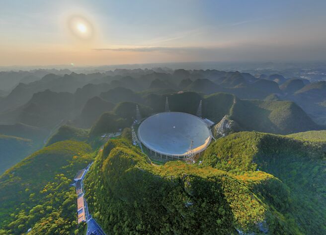 中國天眼FAST核心陣試驗樣機建設25日正式啟動，將可望進一步大幅提高FAST的天文觀測能力。（新華社）