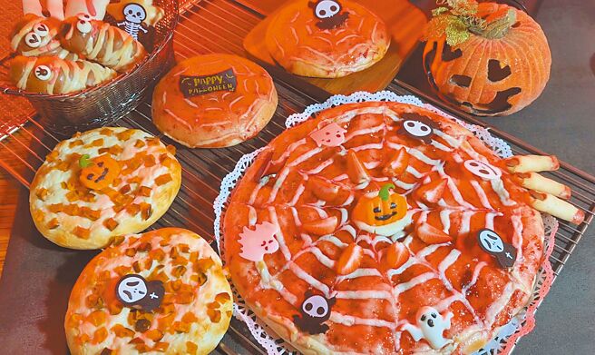 13吋的創意Pizza「萌鬼同樂會」主打「草莓醬的甜Pizza」，成為派對聚會首選。（神旺普諾麵包坊提供）