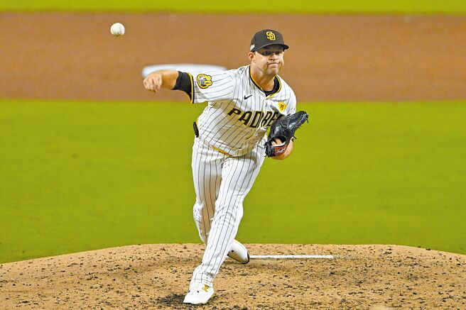 金恩先發主投7局威風八面，飆出12次三振，完全封鎖勇士打線，帶領教士拿下外卡賽首勝。（路透）