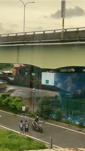 台中4屁孩站马路拿篮球丢高架桥墩     惊险画面曝光