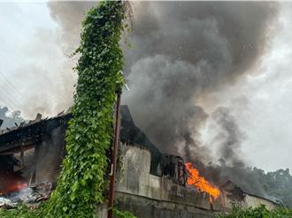 五股鐵皮屋大火燒雜物 300平方公尺付之一炬