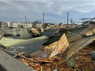 大停电！强风吹垮铁皮屋　高雄林园养殖户惨况曝