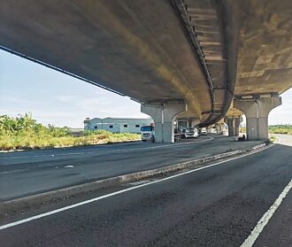 仁德交流道下闢遊戲場 挨批牛步