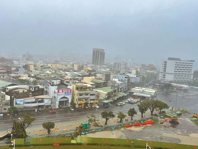 山陀儿登陆高雄，为当地带来强风暴雨，灾情频传。(图／资料照、洪浩轩摄)