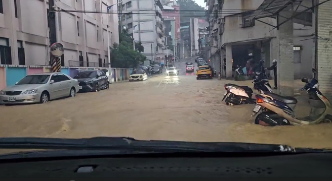 基隆暴雨還沒停 市民灌爆謝國樑臉書：今才該放颱風假 - 生活