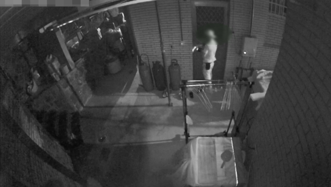一名住宅大盗利用颱风夜，警方繁忙之际，独自闯入亿元豪宅犯案。（图／警方提供）