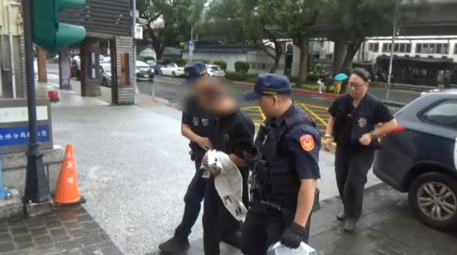 警方获报后，在短短3小时内火速将詹姓男子逮捕，讯后依加重窃盗等罪嫌移送士林地检署侦办。（图／警方提供）