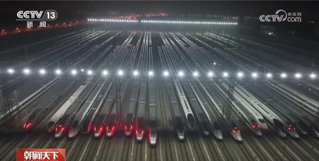 全球最繁忙鐵路網陸營業里程突破16萬公里繼續衝刺年度目標。（大陸央視）