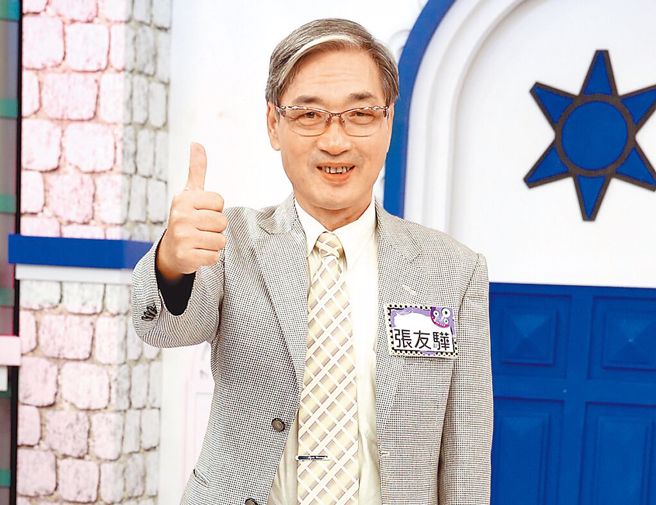 69岁名嘴张友骅于3日晚间外出时不慎滑倒撞到头，目前仍在医院救治当中。（图／中时资料照）