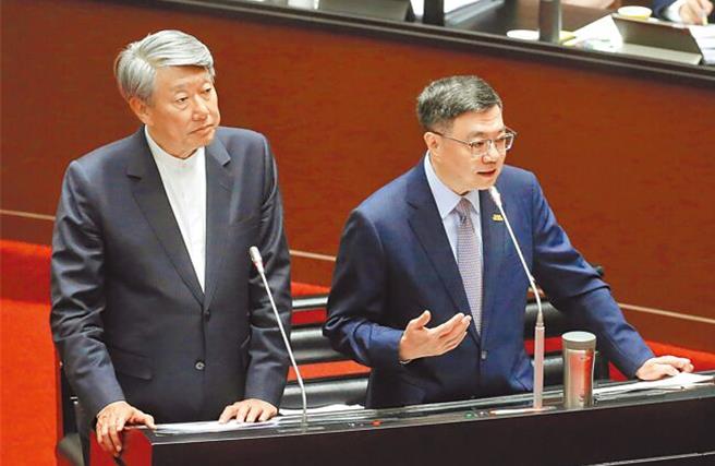 经济部长郭智辉今赴立法院备询前受访表示，电价审议委员会决定方向，但还是要根据不同业种状况来反应，所以做出这样的修正。（本报资料照片／赵双杰摄）