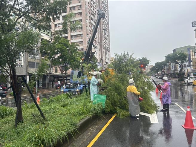 山陀儿颱风过境，台南幸运仅有零星轻微的灾情。（工务局提供／曹婷婷台南传真）