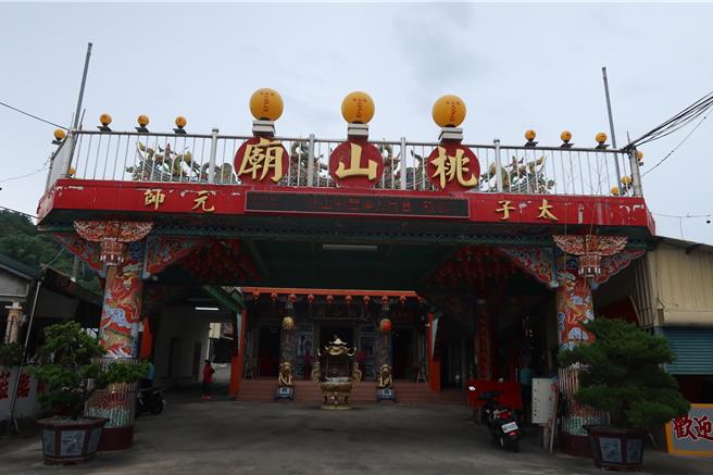 根据桃山庙中碑文的记载，桃山庙至今已有363年歷史，庙方将在今年10月10日、11日一连2天首办太子元帅文化节。（叶静美摄）