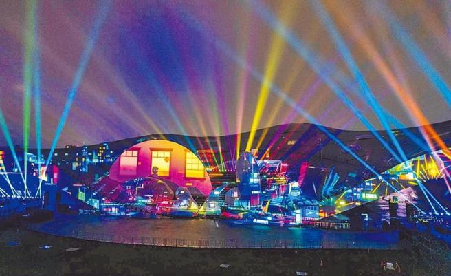 卫武营广场经常举办大型活动，受山陀儿颱风影响而传出树木、灯箱等受损灾情。（报系资料照片）