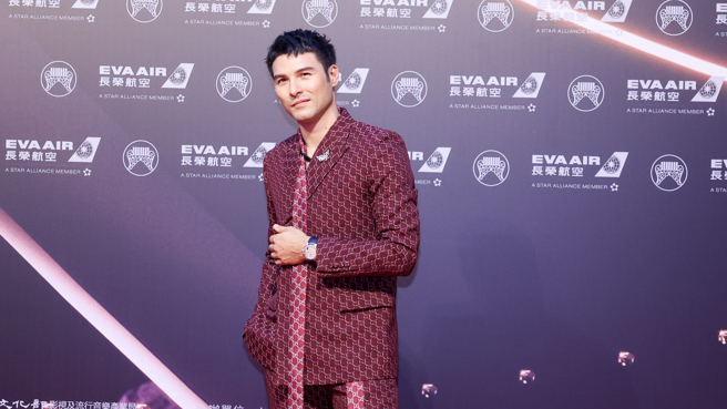 鳳小岳改裝露營車疑似故障冒煙起火。（中時資料照）