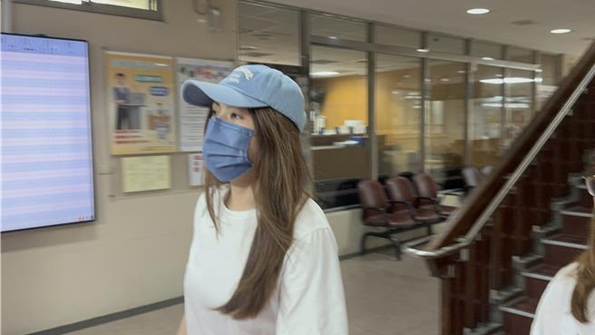 本名陳映彤的百萬Youtuber「理科太太」，2021年和理科先生John離婚，但她與John在打離婚訴訟時，為取得案件審判優勢，私下取得John的醫療資料，具狀向法院提出，檢方依違反《個資法》起訴陳女。台北地院今（4）日下午開庭。（圖賴佩璇攝）