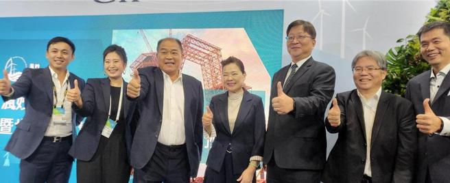 前經長王美花赴國際能源周參觀，仍高度關心國產化推動情況。圖／呂雪彗