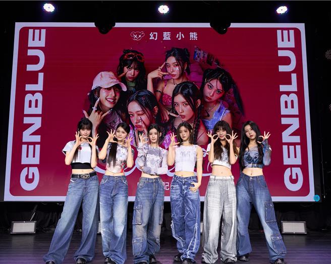 幻蓝小熊成员NICO（左起）、许媛媛、毓、XXIN、采甄、AYEON，4日举办庆功记者会。（天空娱乐提供）