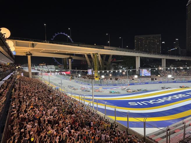 新加坡F1赛车不仅创造短期经济收益，还增强新加坡作为全球商业与旅游中心的长期影响力。图/童振源提供