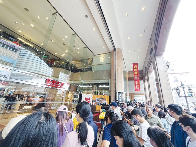 新光三越台北南西店一向被视为周年庆风向球，3日起跑的周年庆，不受颱风影响，来客、业绩双奏捷。图／新光三越提供