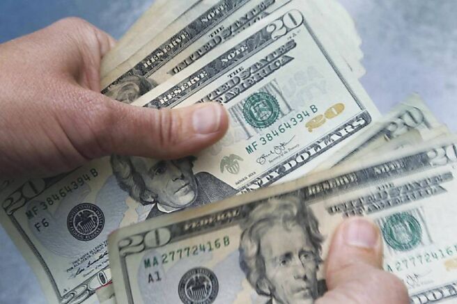 美降息步伐放緩，美10年公債殖利率攀升至降息後高點，卡位時機到。圖／美聯社