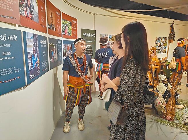 「成为金崙人」文化策展在伊塔原旅展出，展期至31日。（蔡旻妤摄）