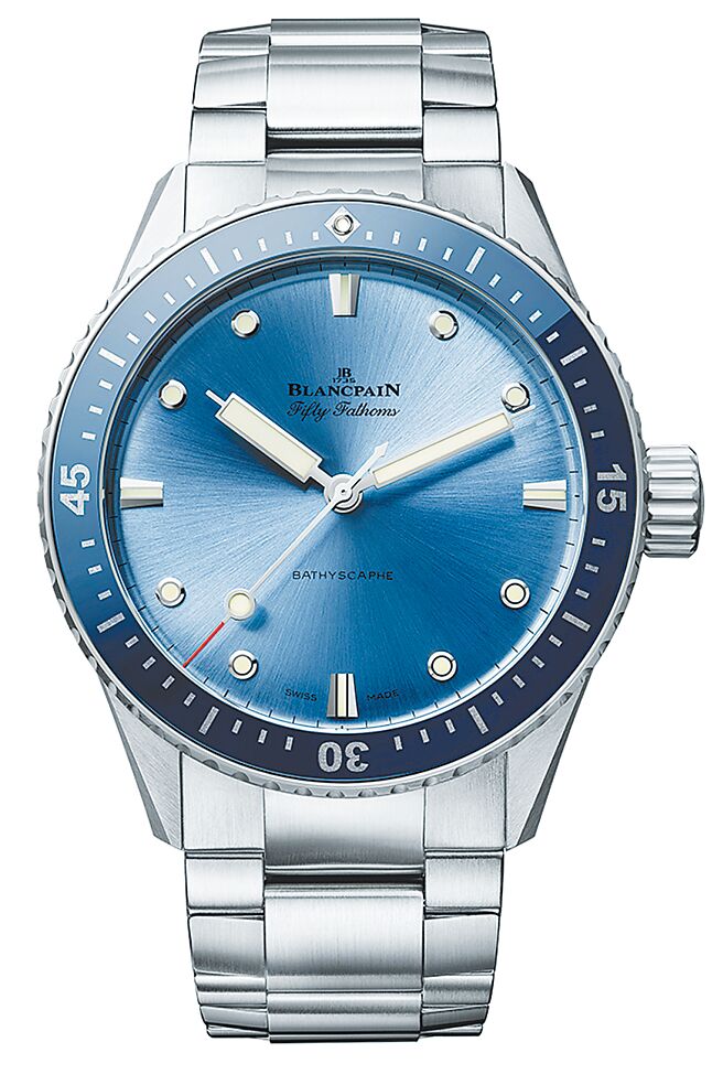宝珀在台北101专卖店推出独卖「五十噚深潜器蓝眼泪限定腕表」，全球限量30只，45万1000元。（Blancpain提供）