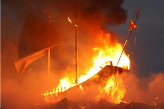 甲辰正科東港迎王「燒王船」萬人朝聖 恭送千歲爺遊天河帶走瘟疫災禍