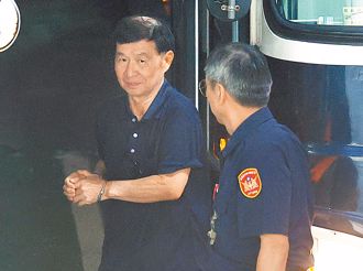 彭振聲帶著詭異微笑步入北檢  趙少康不禁脫口「解脫了」！