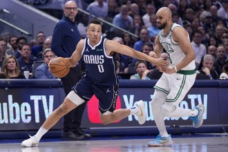 NBA》独行侠又伤！替补后卫艾克塞右手腕重伤恐将开刀